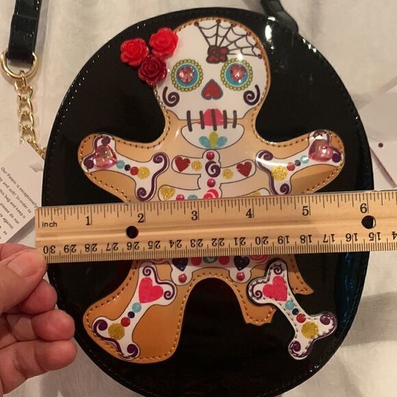 Betsey Johnson Crossbody Handbag Kitsch Sugar Skull Ginger Bread Man Shiny - Picture 12 of 16